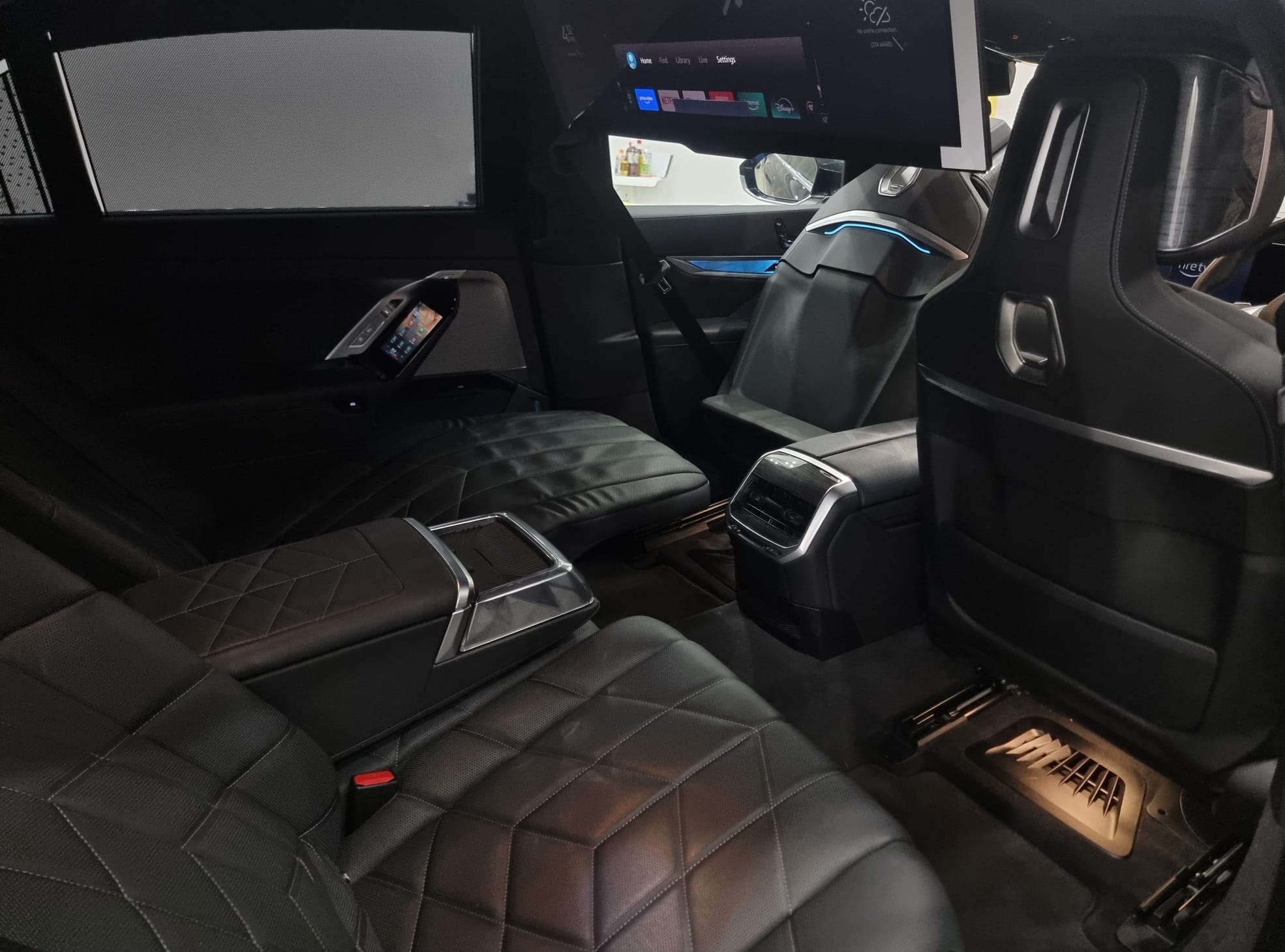 VIP Tokyo Private Tour | Luxury BMW 7 Series Chauffeur