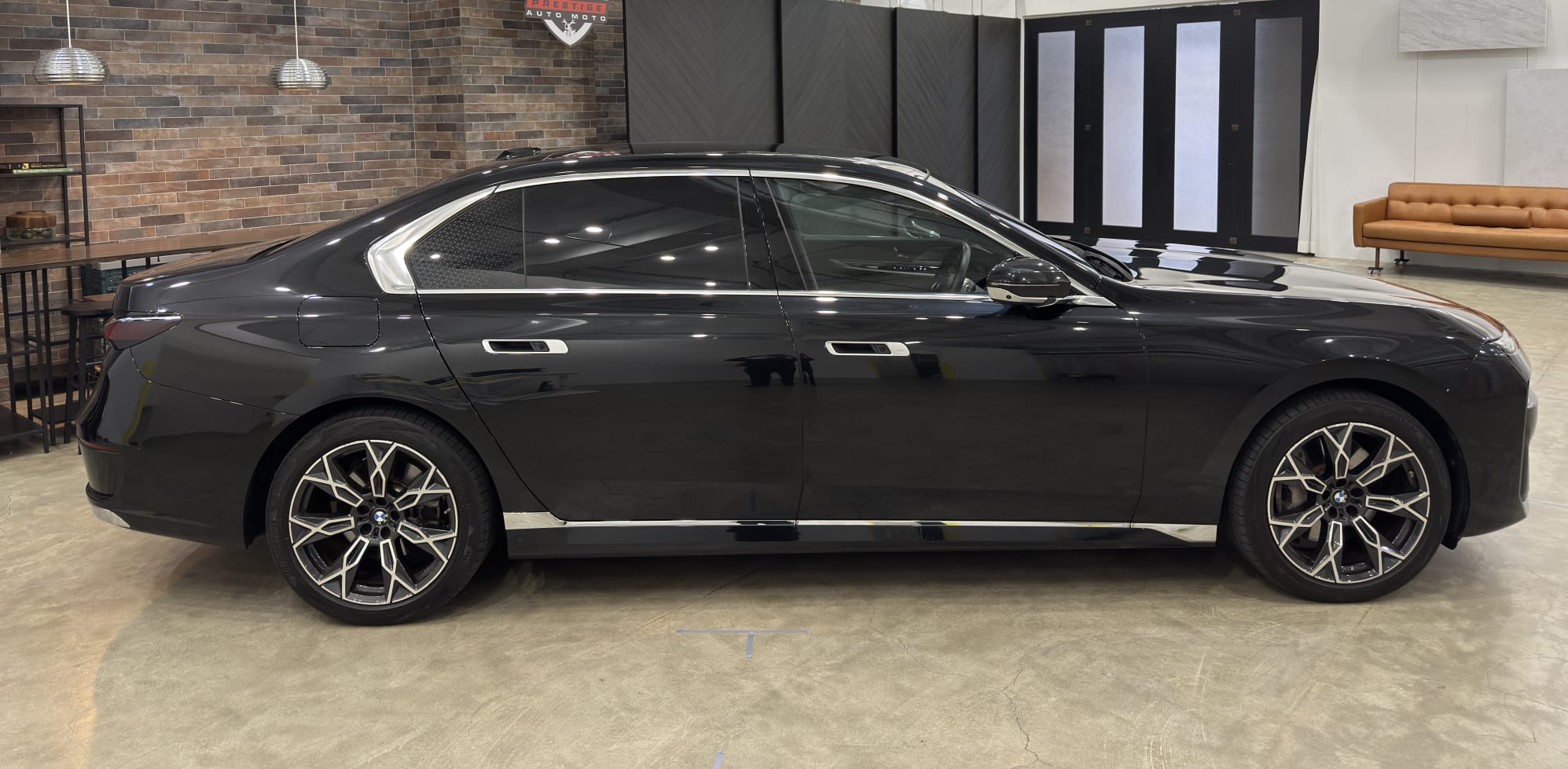 VIP Tokyo Private Tour | Luxury BMW 7 Series Chauffeur